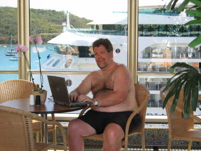Ken Checks email poolside